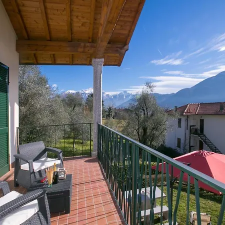 Sleeps 7 * Mezzegra
