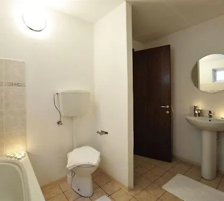 Casa de Férias Sleeps 7 Mezzegra