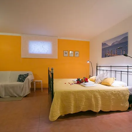 Casa de Férias Sleeps 7 Mezzegra