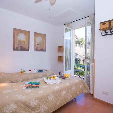 Casa de Férias Sleeps 7 Mezzegra